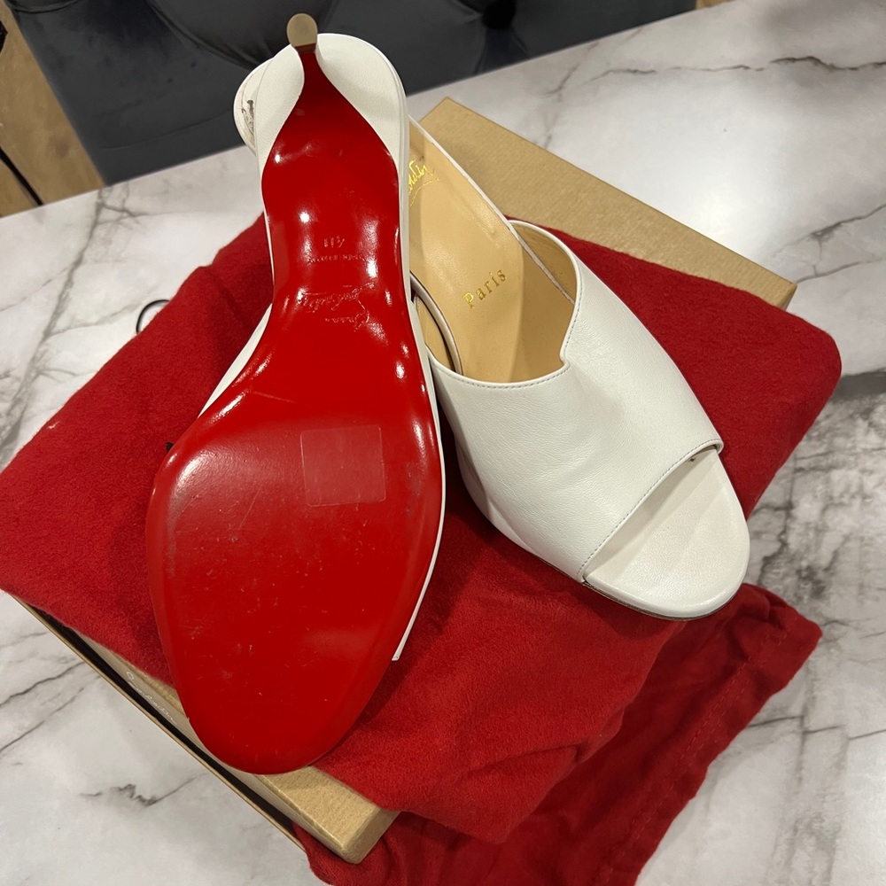 CHRISTIAN LOUBOUTIN EAST MULE 💃🏻
